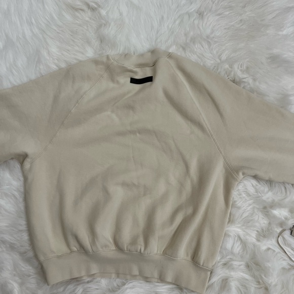 FEAR OF GOD ESSENTIALS
Off-White Crewneck Sweatshirt - Picture 9 of 11